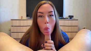 Sexy girlfriend sucks cock great