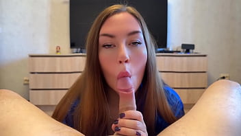 Sexy girlfriend sucks cock great