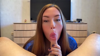 Sexy girlfriend sucks cock great