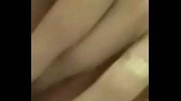 Casadinha mandou vídeo dela brincando até gozar