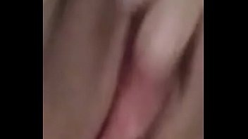 Casadinha mandou vídeo dela brincando até gozar