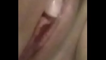 Casadinha mandou vídeo dela brincando até gozar