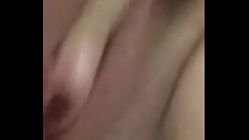 Casadinha mandou vídeo dela brincando até gozar