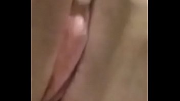 Casadinha mandou vídeo dela brincando até gozar