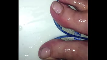 Cum On Oiled Wet Feets thumbnail