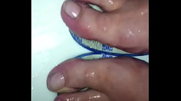 Cum on oiled wet feets