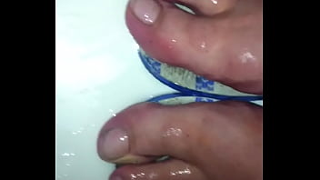 Cum on oiled wet feets