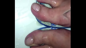 Cum on oiled wet feets