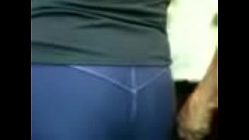 Culona peruana en tren 2