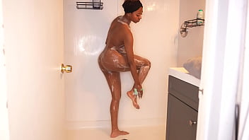 Ebony jeans wetting and peeing Ebony jeans wetting and peeing