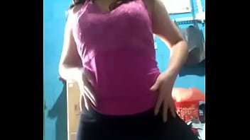 Me baila para provocarme y follarla