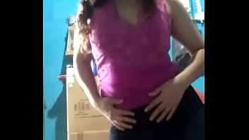 Me baila para provocarme y follarla