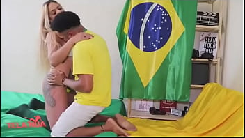 Para comemorar a vitória do brasil nossa estreante deu o cuzinhoevy kethlyn max maranhaotelanua canal completo n