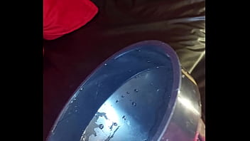 Клизма в анал из молока