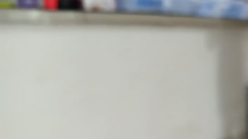 Esta sirvienta vino en shorts provocando no hubo manera y terminé masturbándome hasta correrme en su gran culo