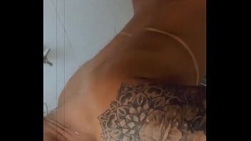 Vem tomar banho comigo •link nos comentários ⬇️