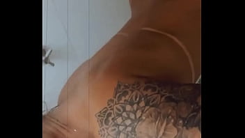 Vem tomar banho comigo •link nos comentários ⬇️