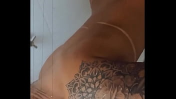 Vem tomar banho comigo •link nos comentários ⬇️