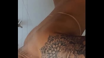 Vem tomar banho comigo •link nos comentários ⬇️