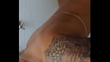 Vem tomar banho comigo •link nos comentários ⬇️