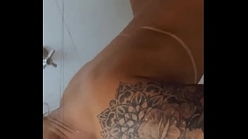 Vem tomar banho comigo •link nos comentários ⬇️