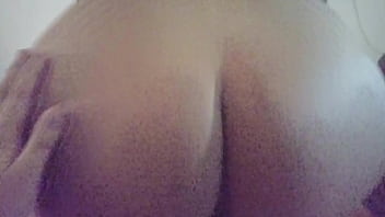 Mientras mi novia no esta yo y su amiga cogemos duro toda la noche ¡que gran culo