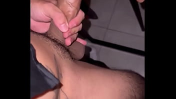 Meu amigo chegou da festa com tesão e acabou enchendo meu cuzinho de leite