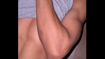 Meu amigo chegou da festa com tesão e acabou enchendo meu cuzinho de leite