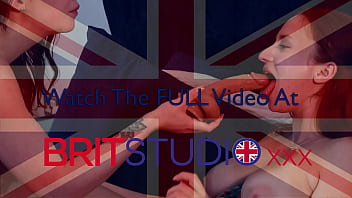 Redhead bffs kiss before making each other cum