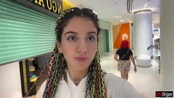 Public cumwalk in shopping mall