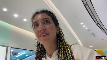 Public cumwalk in shopping mall