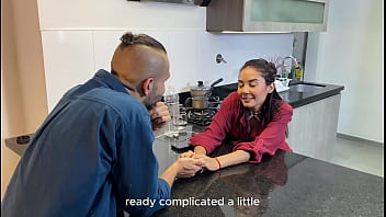 Mi novio de gran verga me folla en la cocina parte 1