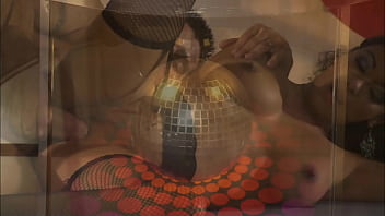 Dee spreads her legs for some quality head