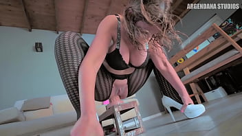 Ultra fast anal fuck with this extreme huge toy