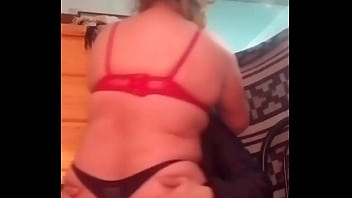 Me la mamo cuando nos ven por webcam y luego se sienta arriba mio y nos besamos