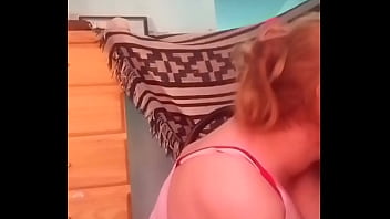 Me la mamo cuando nos ven por webcam y luego se sienta arriba mio y nos besamos