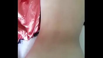 Mi hermana se calienta y terminamos cogiendo