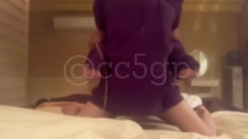 可愛く喘いでたのに、獣みたいな喘ぎ声になる細身の女の子 thumbnail