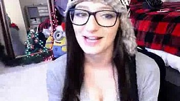 Babe pikpik flashing ass on webcam