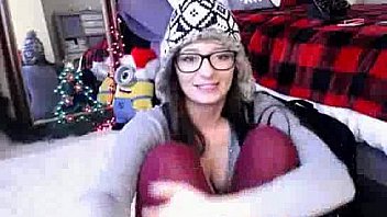 Babe pikpik flashing ass on webcam