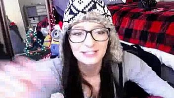 Babe pikpik flashing ass on webcam