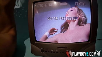 Sexy bubblebutt teen model shows off luscious naked body after working out