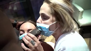 Sucking dick thorugh the mask blowdemic
