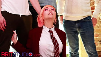 Hot college student in her first blowbang