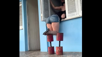 Mamei o neitan na janela do escritório completo