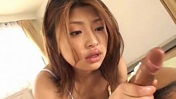 Alice hoshi uses her perfect lips