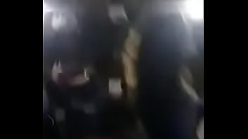 Safada dançando funk e mostrando a calcinha