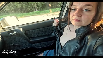 Pretty hitchhiker seduces driver and gives blowjob at 93 mph