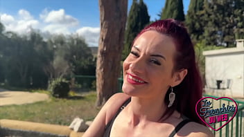 Sally et jade ravissantes femmes gobent une queue