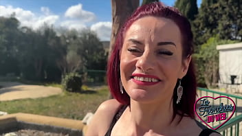 Sally et jade ravissantes femmes gobent une queue